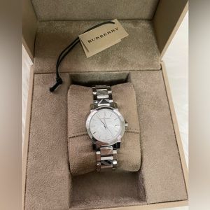 BURBERRY Quartz Silver Dial Stainless Steel Ladies Watch